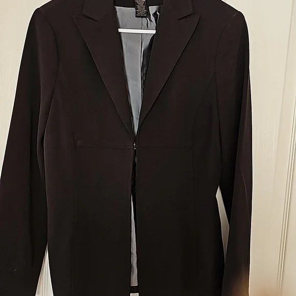 The limted strecth size small black blazer - Picture 4 of 4